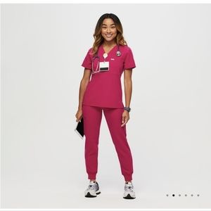 Figs Ultra Rose Set : Catarina top Zamora high waisted joggers bottoms Petite S